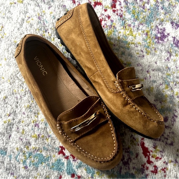 Vionic Cognac Brown Suede Women Sz 8 Driving Loafers with Gold Horsebit Moccasin - Picture 11 of 12
